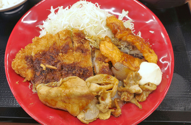 兎にも角にも主役の豚から揚げ、豚焼き肉、とんかつの熱気がムンムン！