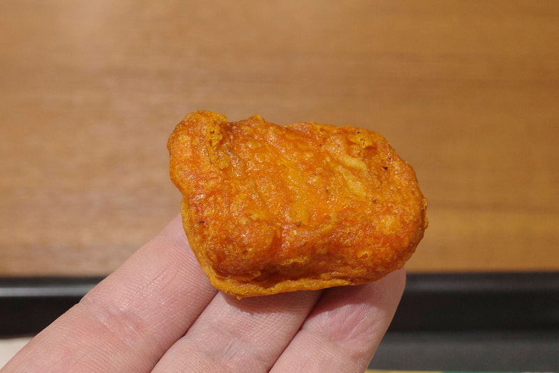 「チキンナゲット極辛ZII」は、商品名で極辛とアピールしている通りに猛烈な辛味が舌の上に押し寄せてきます！