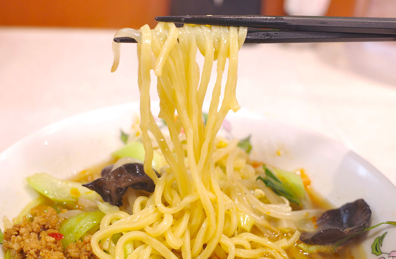 麺は絶妙なハリとあわせて、スープの味もガッツリ染みて素直に旨し！