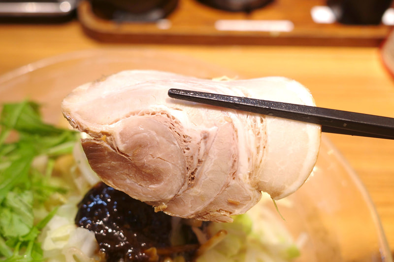 チャーシューはあと2枚ほど入っていて欲しいと思えるくらいに味もグー！