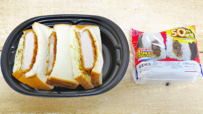 写真左が「盛りすぎ！厚切りロースカツサンド」、右が「盛りすぎ！高菜明太おにぎり」