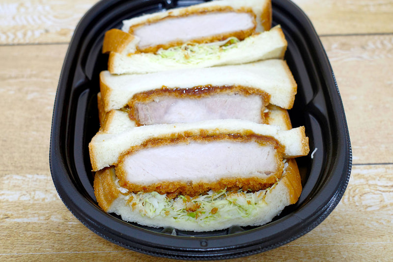 「盛りすぎ！厚切りロースカツサンド」は、1切れがビッグサイズなことに思わずニッコリ！