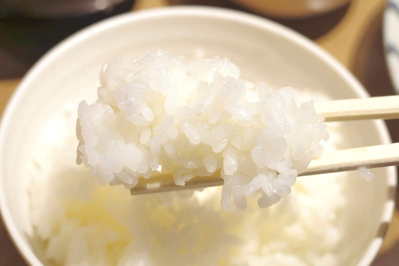 おかずを受けとめるごはんはふっくらとした炊き加減！