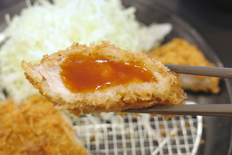 丸太ひれカツに組み合わせる調味料は甘辛さがあと引く特製ソースがベスト！