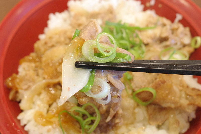 さっぱりと豚生姜焼きを味わいたい方は、青ねぎの活用を推奨！