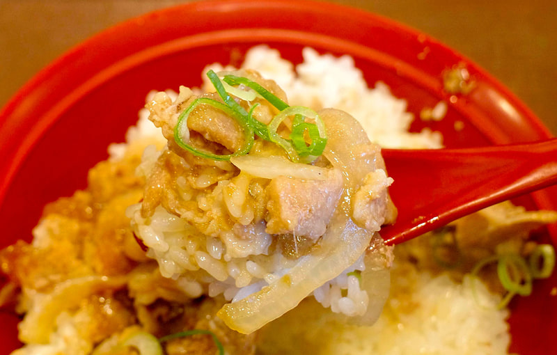 豚生姜焼きと青ねぎは、ハリのある炊き加減のご飯と一緒にほおばることをオススメ！
