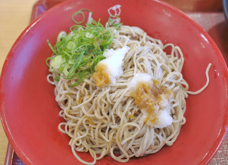 「とり天すだちおろしそば」から、すだちととり天を抜いた、おろしそばとして食事開始！