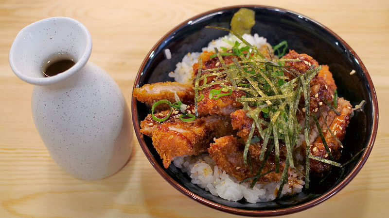 「ひやだしかつ丼」はあとからひやだしをかつ丼にかけるスタイル