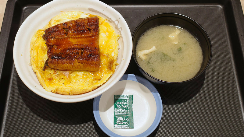 「うなたま丼」には山椒、みそ汁がついてきます！