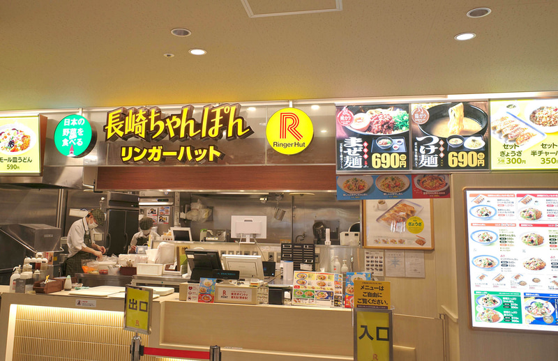 フードコート内の店舗なので店頭での商品アピールは控えめ