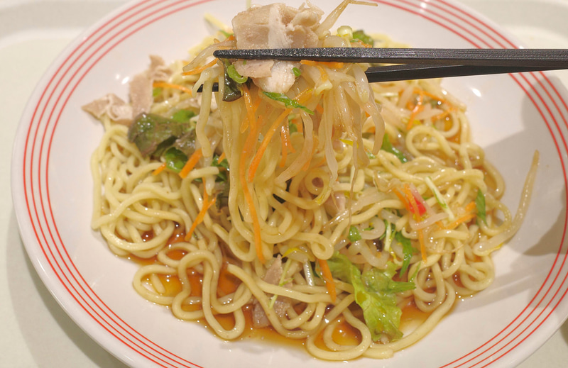 「豚しゃぶ冷やしめん」は、麺にタレと具を絡めてほおばるのが正解と実感しながらFINISH!