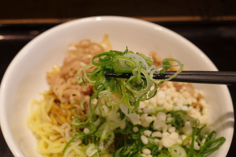 青ねぎは水気と辛さが同時にこだまして後味キリリ！