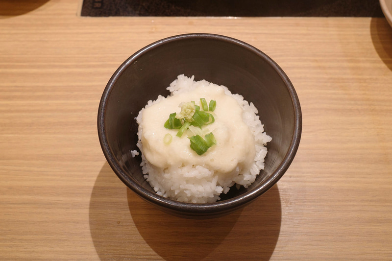 極みとろろはご飯とあわせて欲しい、とのことなので、わさびと万能ねぎも追加して実食！