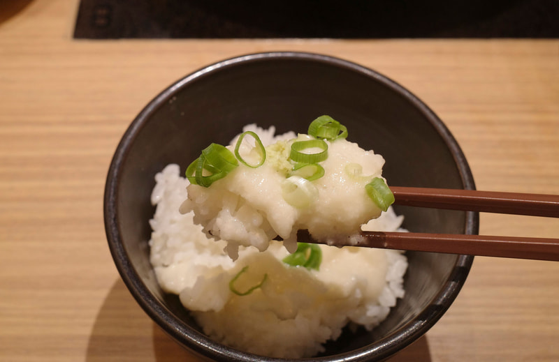 兎にも角にも極みとろろの味付けがディープなので瞬時に薬味、ご飯と一緒に胃の中へと吸い込まれるウマさ！
