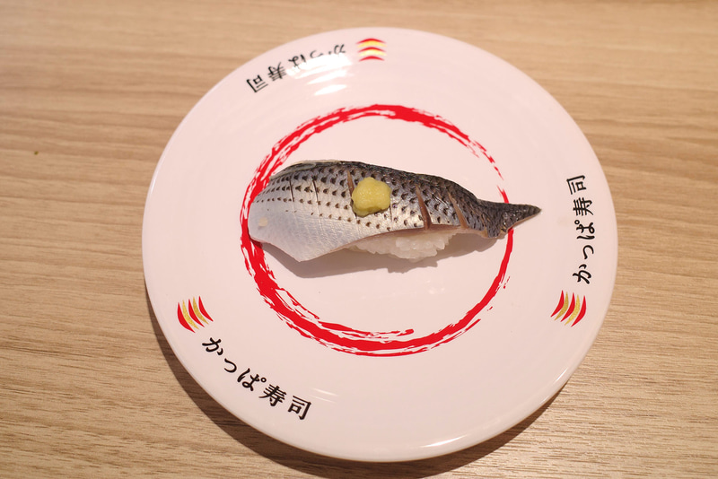「東京湾最大の低未利用魚 江戸前コノシロ酢〆生姜のせ」は、シンコ→コハダ→コノシロと成長するにつれて名前が変化する出世魚コノシロを使ったお寿司！