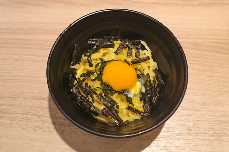 「サステナ！ウニソースのクリーミーまぜそば」は、うに尽くしな創作麺料理！