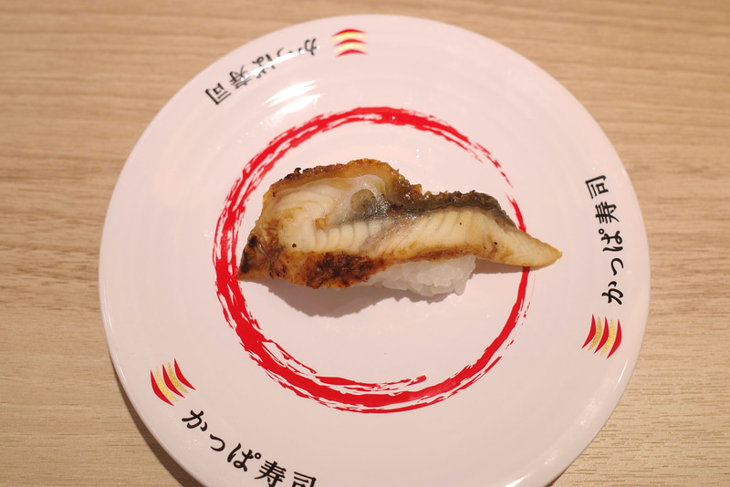 「うなぎ」には白焼き風のビジュアルなうなぎの身を使用