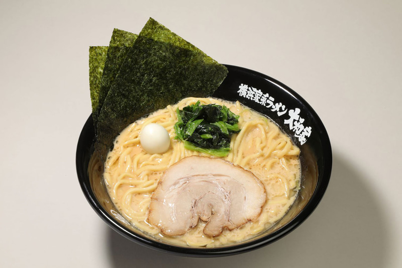 大和家のラーメン(醤油)は濃厚ながらもキレのある豚骨醤油スープ