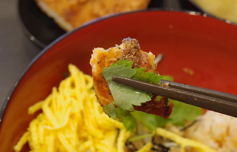 うなぎの蒲焼きに山椒をかけることで、即座に味が洗練されます！