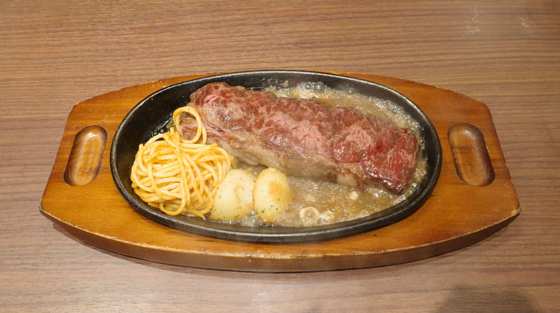 「チャックテールフラップステーキ200g」には「宮のたれ強」をかけることをオススメ！