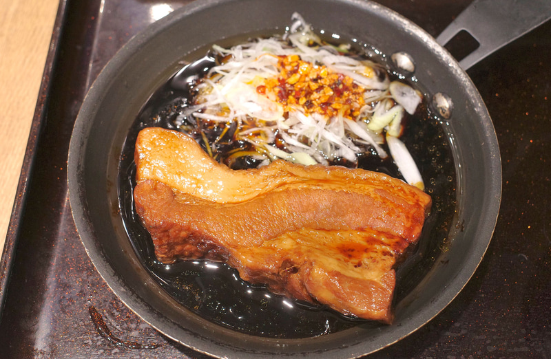 厚切り豚角煮はボリューミー！