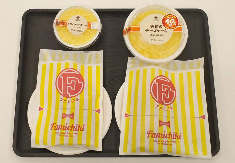 「お値段そのまま デカくてうまい!!ざっくり40％増量作戦」発表会では、「ファミチキ(骨なし)」ノーマル版と40％増量版、「天使のチーズケーキ」ノーマル版と40％増量版が試食できました！