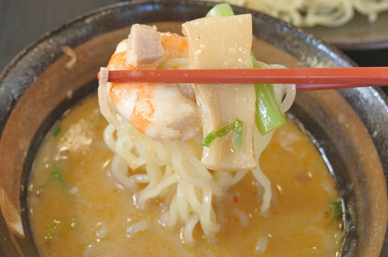 麺につけダレと具を絡めてほおばりながらFINISH！