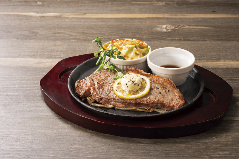 「サーロインステーキ レモンバター＆醤油 アボカドグラタン添え ミニサラダつき」(税込3,124円)