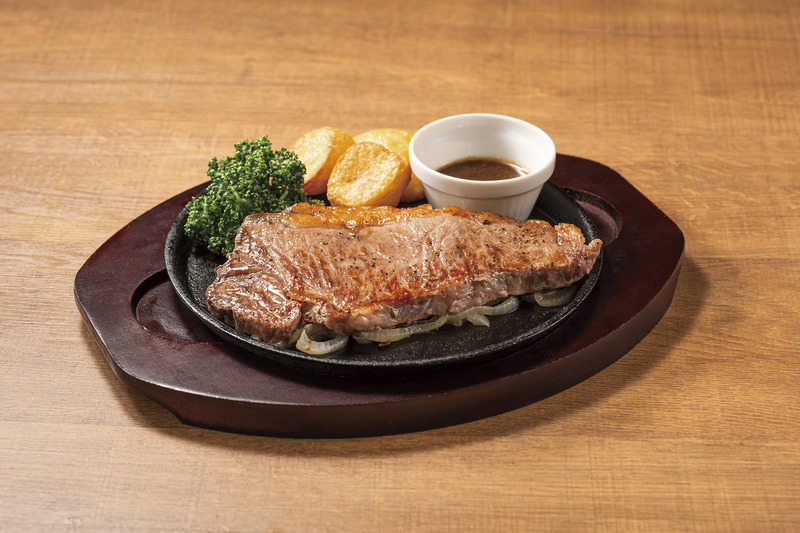 「ブラックアンガスサーロインステーキ ミニサラダつき」(税込2,904円)
