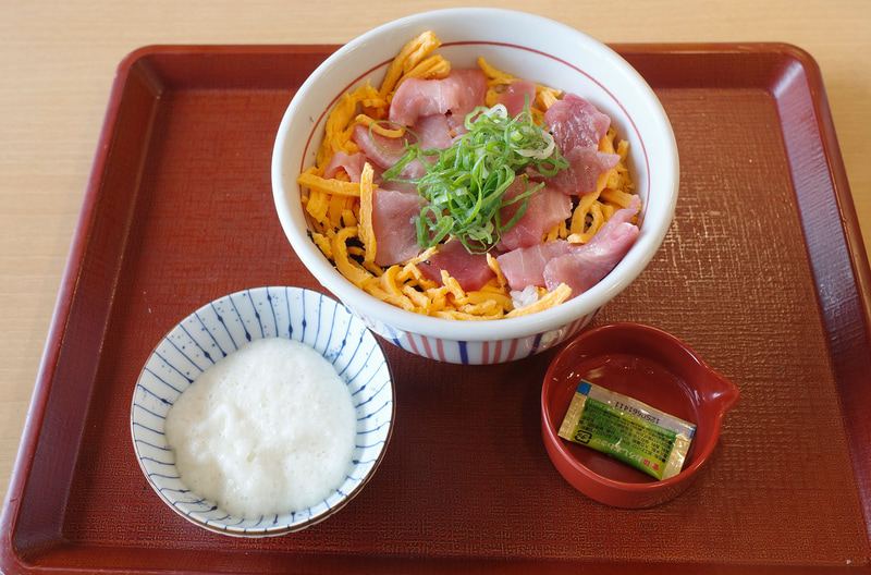 「山かけ天然南まぐろ丼」には信州安曇野産本わさび、山かけがついてきます！