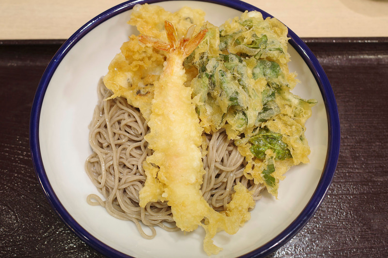 つるむらさきのつまみ揚げ、海老天、はもと生姜のつまみ揚げはどれもビッグサイズ！