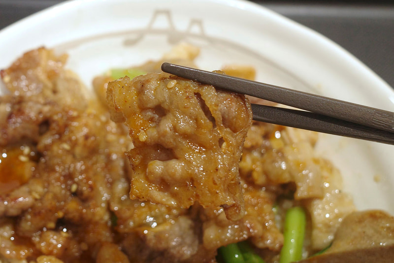 カルビ肉はタレの味、カルビ肉の持つ旨味でディープな味わい！