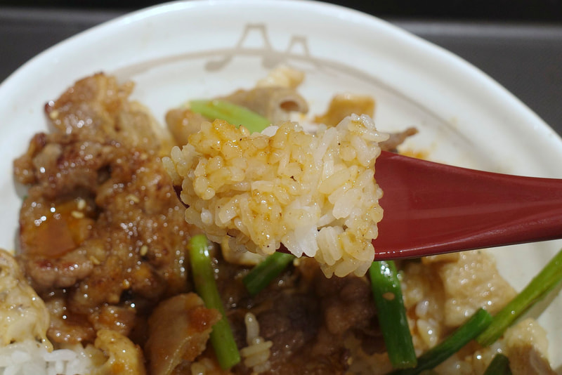 ご飯はもっと下味が濃いと嬉しく感じるものの、適度にハリが残る炊き加減はグッド！
