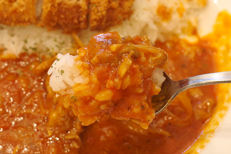 ハヤシライスは塩気、酸味、旨味のバランスが取れたハヤシソース＆具がご飯に馴染んでウマウマ!