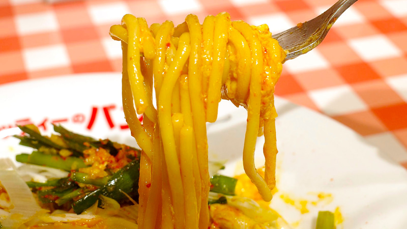 スパゲッティーはいつも変わらないクオリティで、辛味と旨味が先行する特製あんかけとの相性抜群！