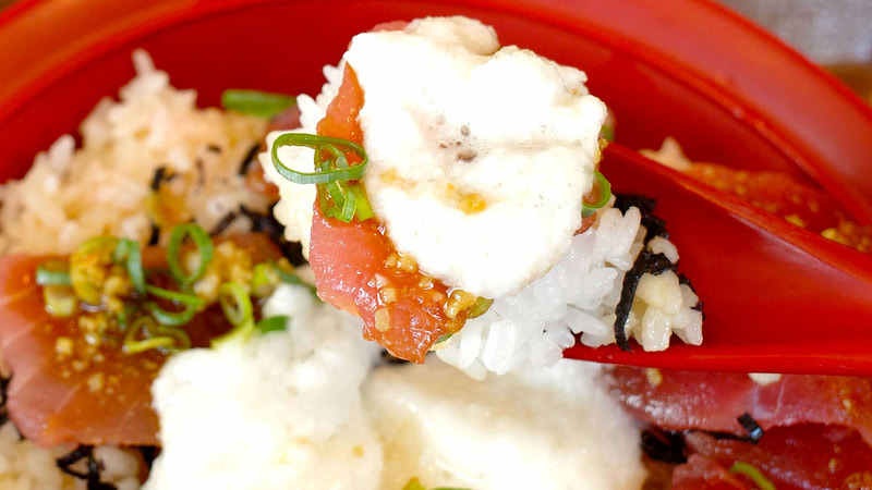 「山かけまぐろ鉄火丼」は、ベースとなる「まぐろ鉄火丼」の味はそのままに、山かけの清涼感が加わったことで瞬時に平らげたくなる美味しさにパワーアップ！ と舌の上で実感しながらFINISH！