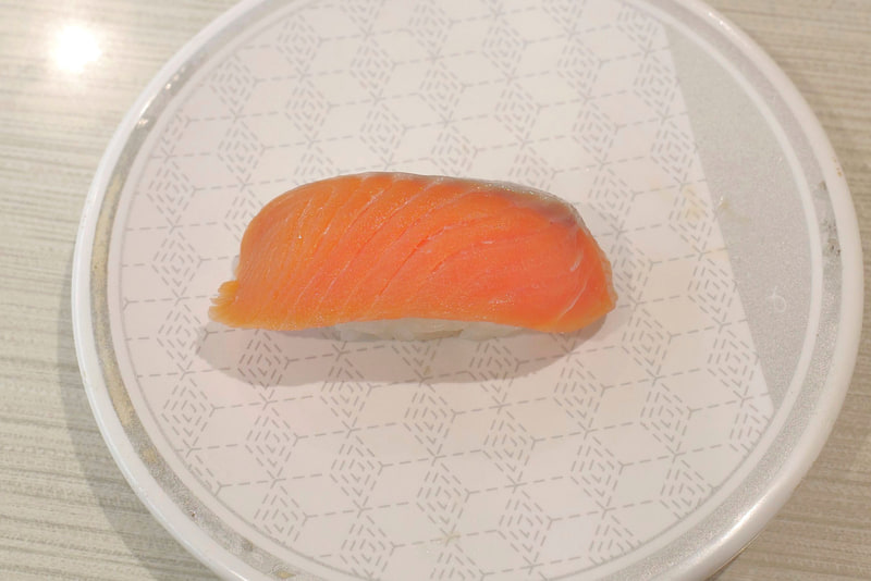 「北海道産水揚げ秋鮭」は、歯に力を入れずとも身がすっと断ち切れる上に、脂の甘さが豊かなこともあって旨し！