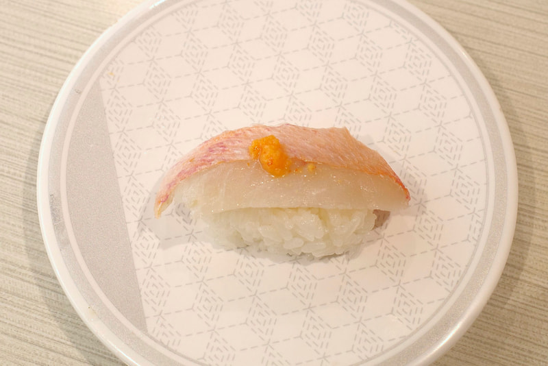 「青森県産金目鯛(もみじおろしのせ)」は、身の旨味と甘味は程々に、後味を引き締めるもみじおろしが効いてウマー！