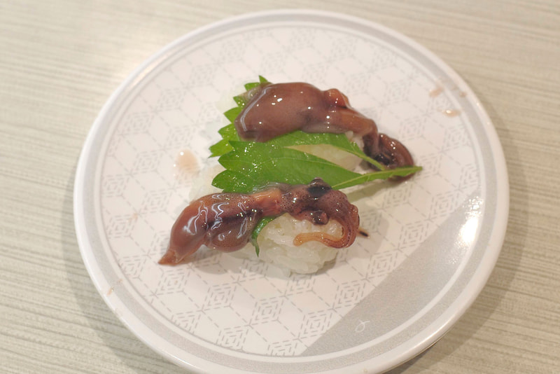 「福井県水揚げ漬けほたるいか」は、酢飯では抑えきれないほどに漬けにしたほたるいかの下味と旨味が力強く、お酒が恋しくなります
