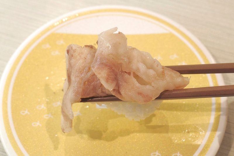 「黒毛和牛のさっぱり塩レモン握り」は、お肉と脂身の旨味が双方激強ながらも、塩レモンと酢飯の酸っぱさが交わることで味のクドさゼロ