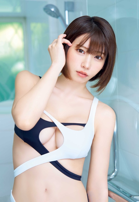 (c)えなこ／白泉社　撮影／フジシロタカノリ
