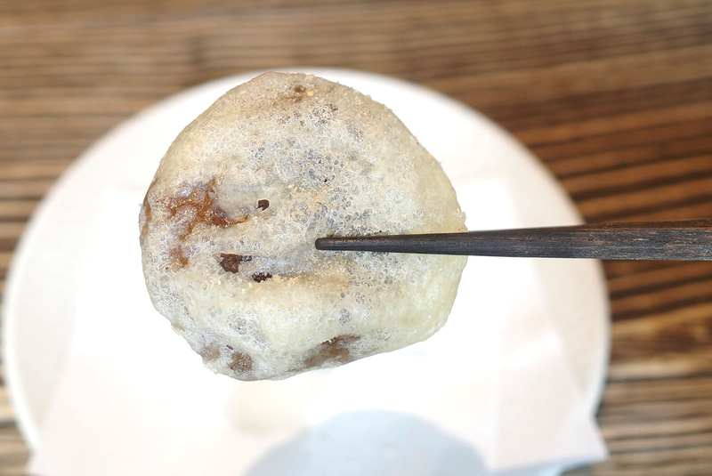 「大杉しいたけのフリット」は、小気味良い衣のサクサク感、大杉しいたけの旨味、淡い塩気が駆け巡って激ウマ！