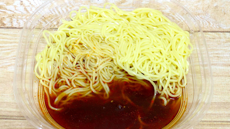 スープの分量は麺に対して少なめ