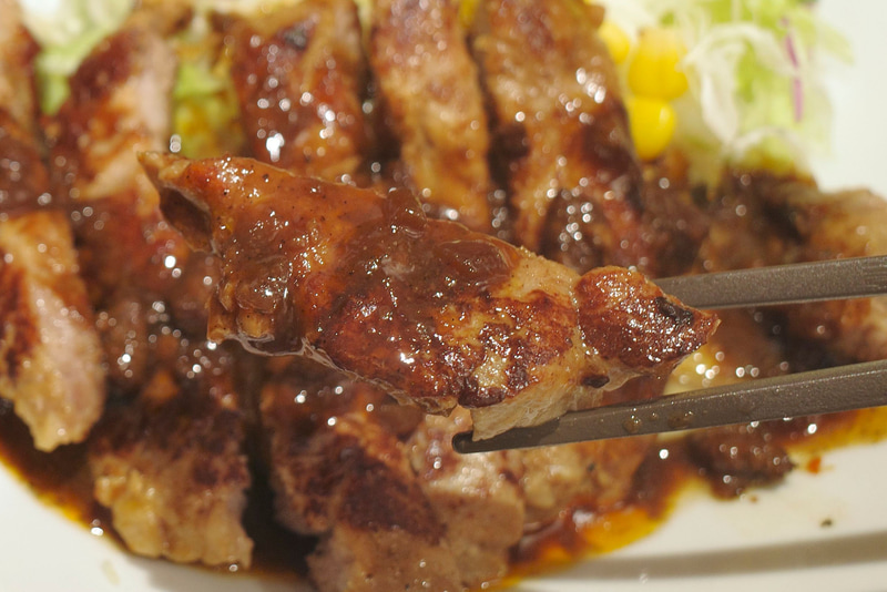 シビ辛麻辣トンテキは、麻辣ソース、トンテキひっくるめて味の不満ゼロ!