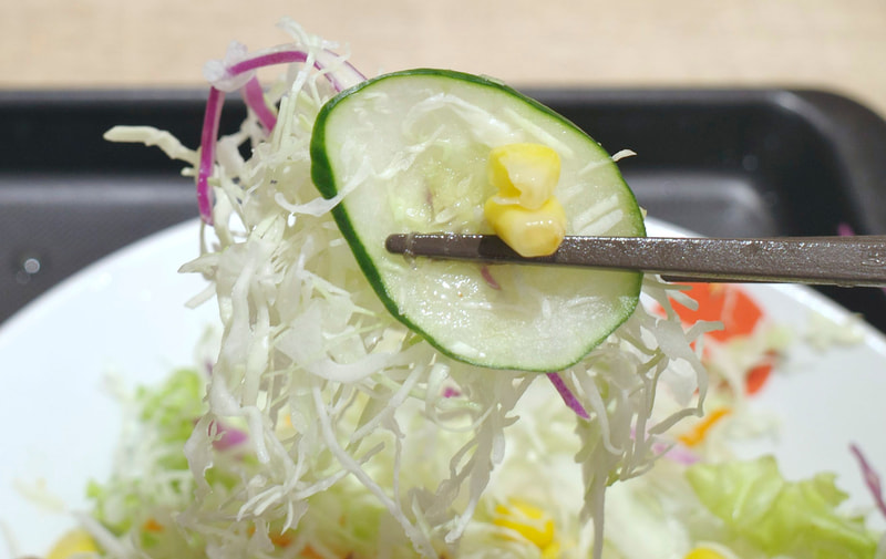 さっぱりテイストの生野菜サラダは濃いめの味付けのシビ辛麻辣トンテキをほおばったあとにつまみたくなります!