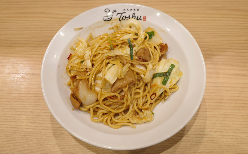 「牛もつと野菜の焼きラーメン」は具のカットが大きめ!