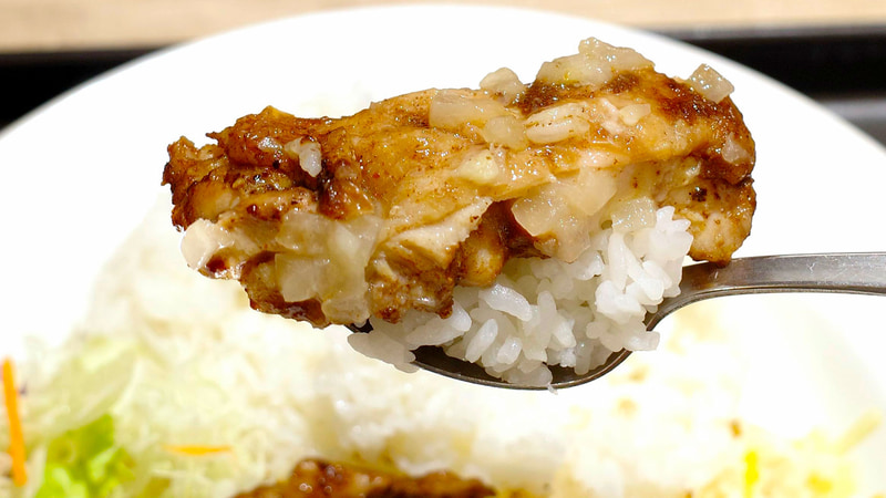 ジャークチキンはご飯と同時に喰らうのが正解！