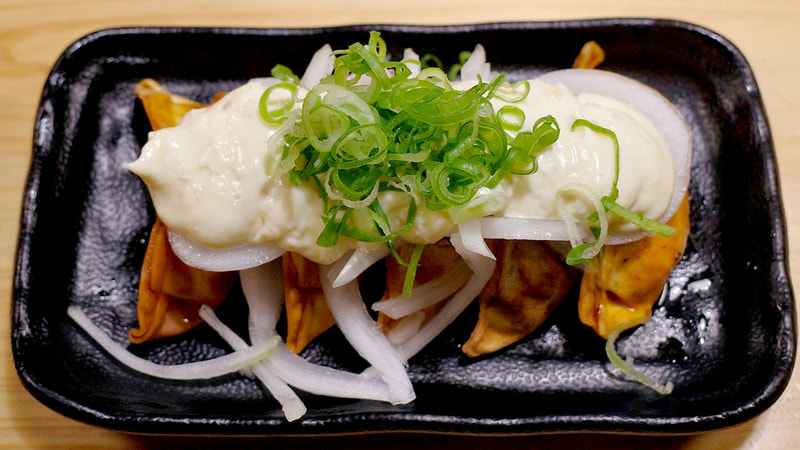 「キムチ餃子南蛮」は、キムチ餃子本体よりトッピングのビジュアルが強強！