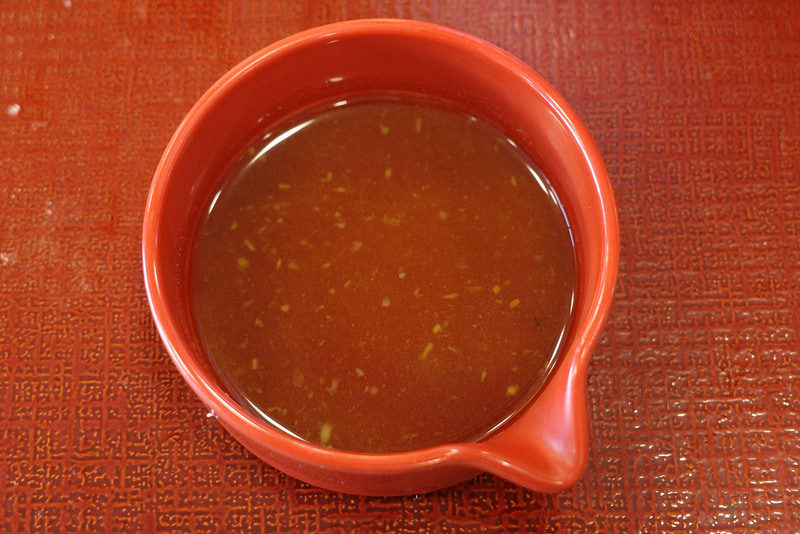 わさびが入っていた小皿でわさびと醤油をMIX!