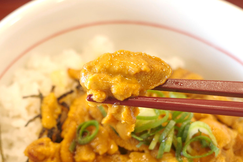 わさび醤油がウニに絡むことで即、酢飯と合わせたくなります!